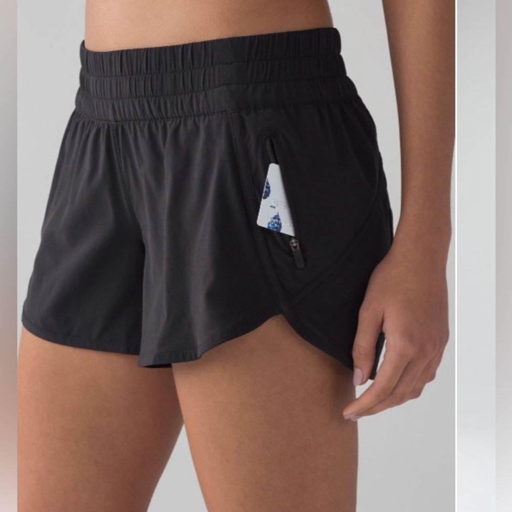 Lululemon Women’s‎ Sz 4 Black Tracker Short V 4”
